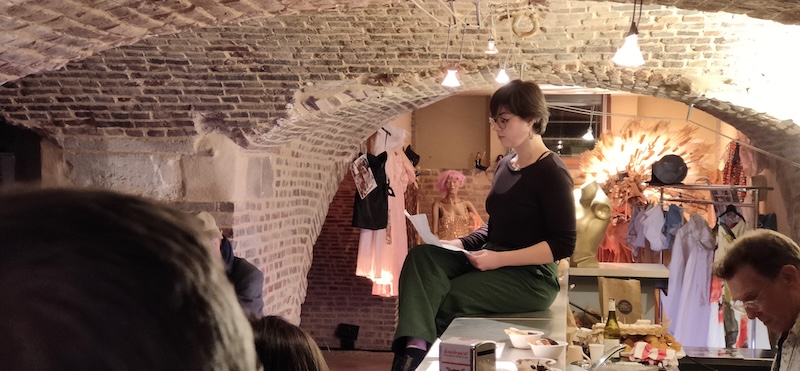 traje-d-arts-soirée-curieuse-dr