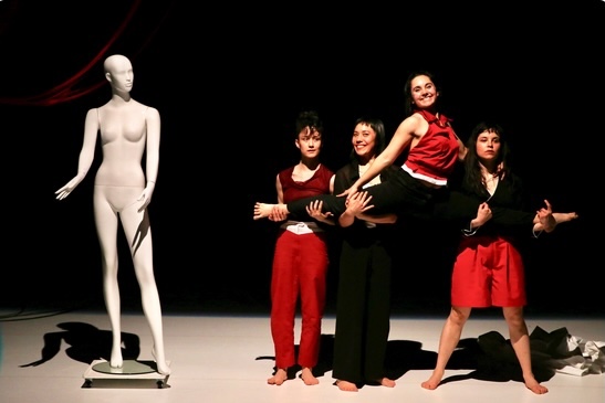 la-guetteuse-rouge-carmin-dominique-charbin