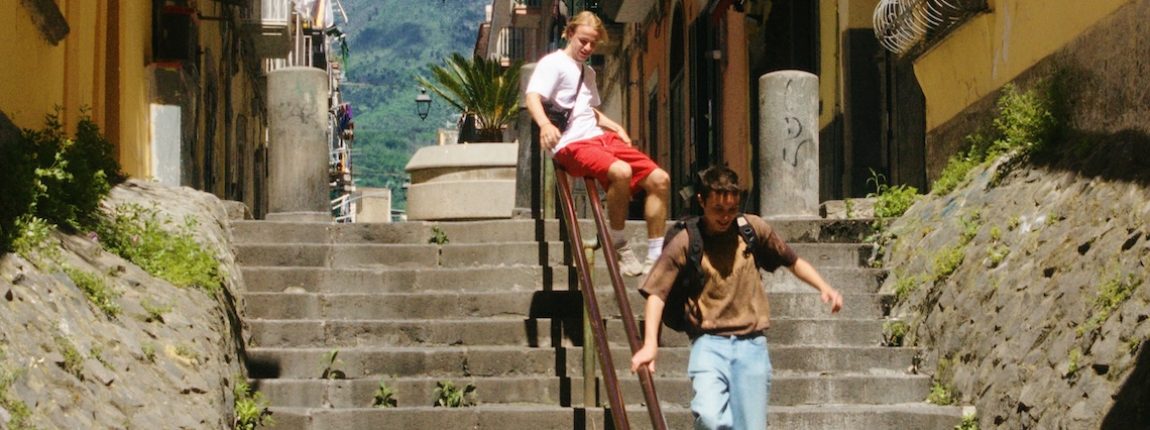 Toni (Colas Quignard) et James (Mitia Capellier-Audat) profitent de leur temps libre / Photo : Films du poisson, Bibi Film TV, Arte France Cinéma