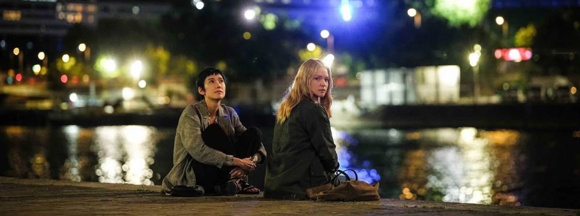 L’un des attraits de « Soudain », ce sont les longues conversations entre Marie-Lou (Virginie Efira) et son amie Mari (Tao Okamoto) / Photo : Ciné France Studios - Julien Panié